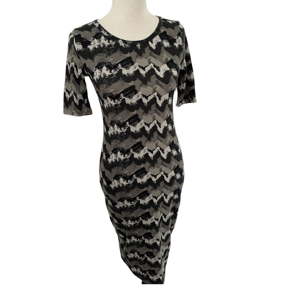 Vintage LuLaRoe Black and Gray Zigzag XS Julia